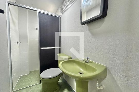 Banheiro de kitnet/studio à venda com 1 quarto, 34m² em Centro, São Leopoldo