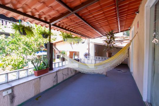 Varanda de casa para alugar com 6 quartos, 400m² em Barro Vermelho, São Gonçalo
