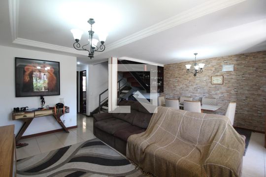 Sala de casa de condomínio à venda com 4 quartos, 250m² em Taquara, Rio de Janeiro