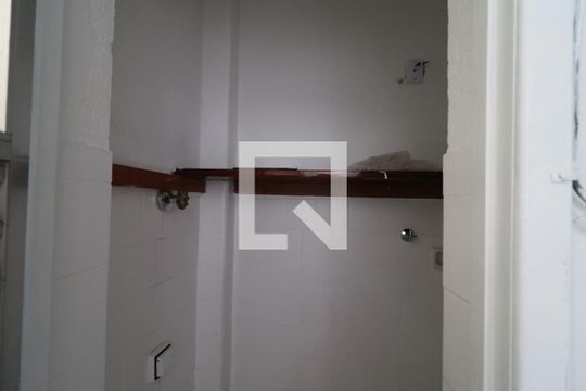 Banheiro de serviço de apartamento para alugar com 3 quartos, 84m² em Tauá, Rio de Janeiro