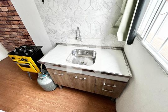 Sala/Quarto/Cozinha de kitnet/studio para alugar com 1 quarto, 20m² em Vila Roque, São Paulo