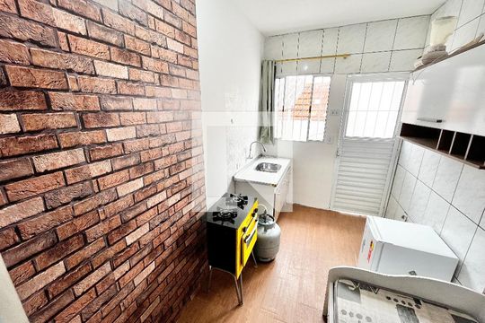 Sala/Quarto/CozinhaSala/Quarto/Cozinha de kitnet/studio para alugar com 1 quarto, 20m² em Vila Roque, São Paulo
