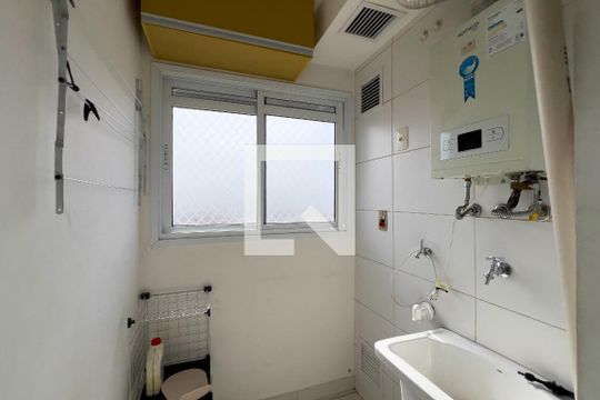 Cozinha e área de serviço de apartamento para alugar com 2 quartos, 55m² em Liberdade, São Paulo