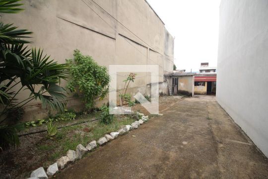 Quintal de casa à venda com 2 quartos, 105m² em Santa Cruz Industrial, Contagem