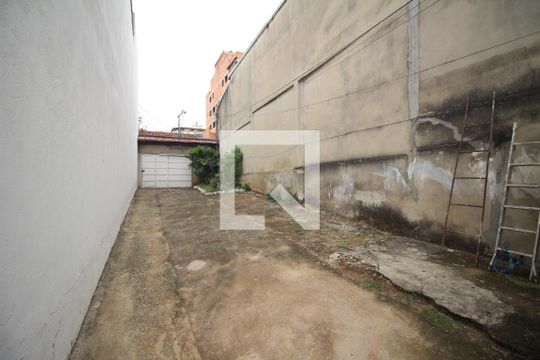 Quintal de casa à venda com 2 quartos, 105m² em Santa Cruz Industrial, Contagem