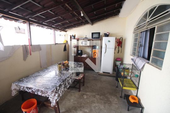 Cozinha e Área de Serviço de casa à venda com 2 quartos, 105m² em Santa Cruz Industrial, Contagem