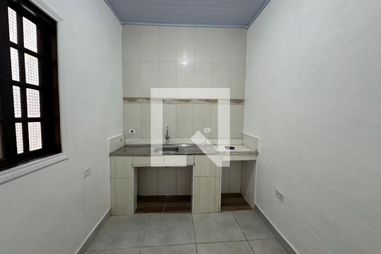 Cozinha de casa para alugar com 1 quarto, 45m² em Jardim Julio, Barueri