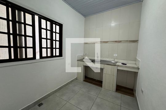 Cozinha de casa para alugar com 1 quarto, 45m² em Jardim Julio, Barueri