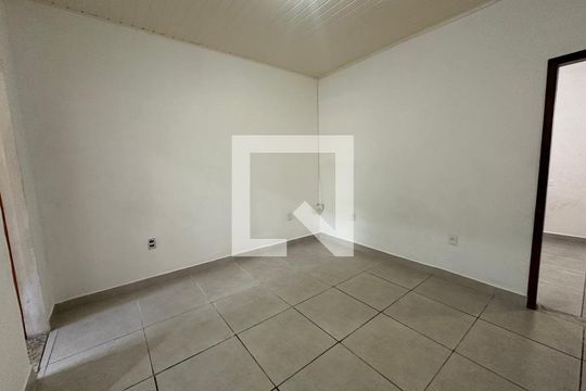 Sala de casa para alugar com 1 quarto, 45m² em Jardim Julio, Barueri