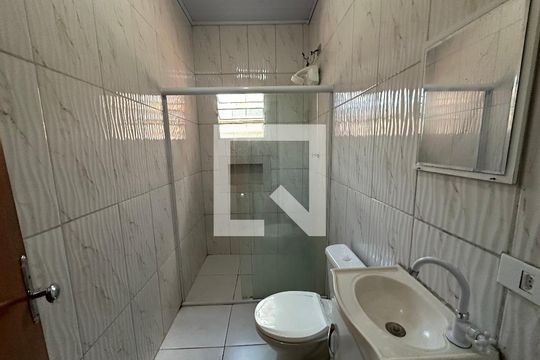 Banheiro de casa para alugar com 1 quarto, 45m² em Jardim Julio, Barueri