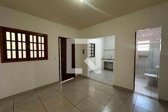 Sala de casa para alugar com 1 quarto, 45m² em Jardim Julio, Barueri