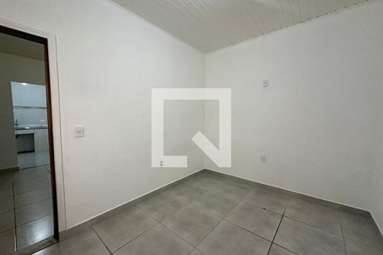 Quarto de casa para alugar com 1 quarto, 45m² em Jardim Julio, Barueri