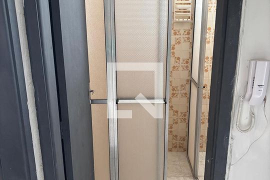 Banheiro de apartamento para alugar com 1 quarto, 34m² em Cambuí, Campinas