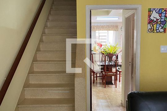 Casa à venda com 3 quartos, 171m² em Vila Santa Rosa, Jundiaí