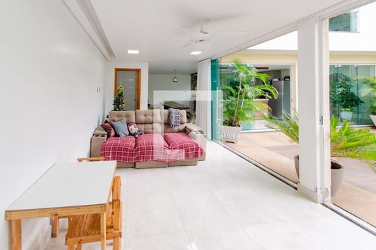 Casa à venda com 2 quartos, 360m² em Padre Eustáquio, Belo Horizonte
