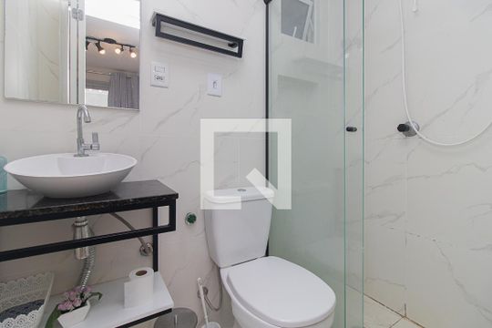 Banheiro de apartamento à venda com 1 quarto, 28m² em Centro Histórico, Porto Alegre