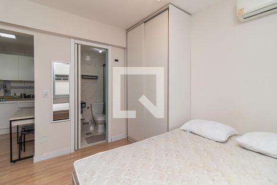 Quarto de apartamento à venda com 1 quarto, 28m² em Centro Histórico, Porto Alegre