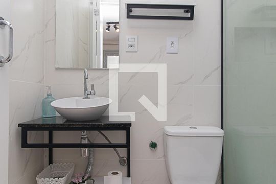 Banheiro de apartamento à venda com 1 quarto, 28m² em Centro Histórico, Porto Alegre