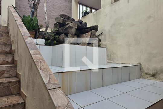 Escada de casa à venda com 2 quartos, 140m² em Jardim Terezopolis, Guarulhos