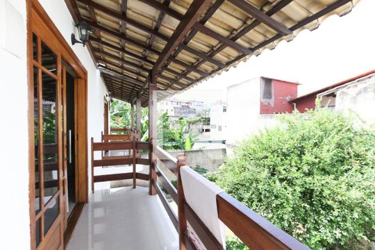 Casa à venda com 5 quartos, 321m² em Jardim Riacho das Pedras, Contagem