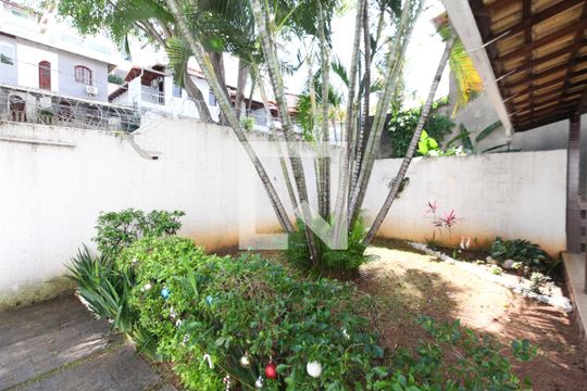 Casa à venda com 5 quartos, 321m² em Jardim Riacho das Pedras, Contagem
