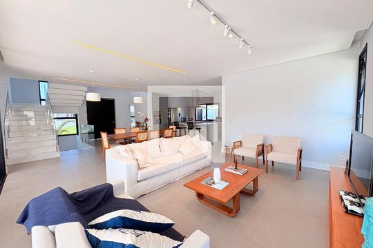 Sala de casa de condomínio à venda com 4 quartos, 500m² em Jardim Samambaia, Jundiaí