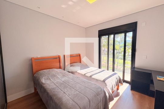 Suíte 1 de casa de condomínio à venda com 4 quartos, 500m² em Jardim Samambaia, Jundiaí