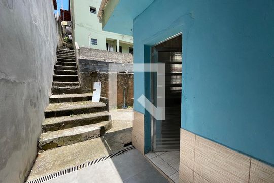 Fachada de casa para alugar com 2 quartos, 125m² em Jardim Lina, Cotia