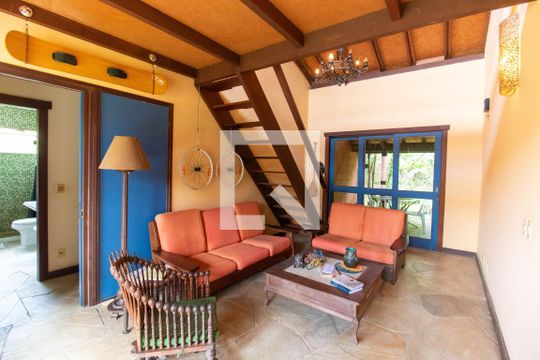 Casa de Condomínio para alugar com 4 quartos, 270m² em Várzea das Moças, Niterói