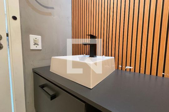 Banheiro de apartamento para alugar com 1 quarto, 45m² em Bairro Nakamura Park, Cotia