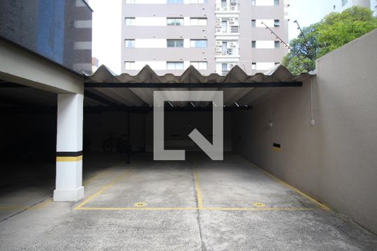 Garagem de apartamento à venda com 2 quartos, 82m² em Três Figueiras, Porto Alegre