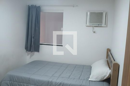 Quarto de apartamento para alugar com 2 quartos, 45m² em Itanhangá, Rio de Janeiro