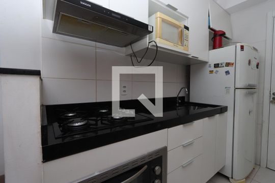 Cozinha de apartamento para alugar com 2 quartos, 33m² em Vila Ema, São Paulo