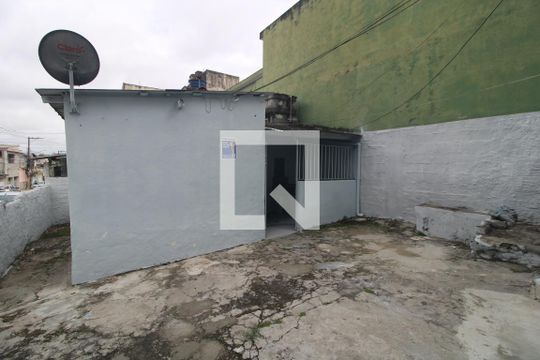 Quintal / fachada de casa para alugar com 1 quarto, 50m² em Jardim Pedreira, São Paulo