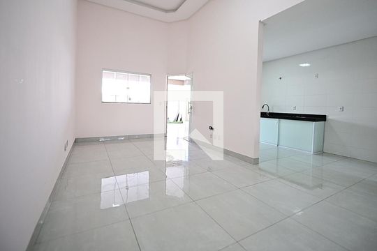 Sala de casa à venda com 3 quartos, 180m² em Setor Três Marias, Goiânia