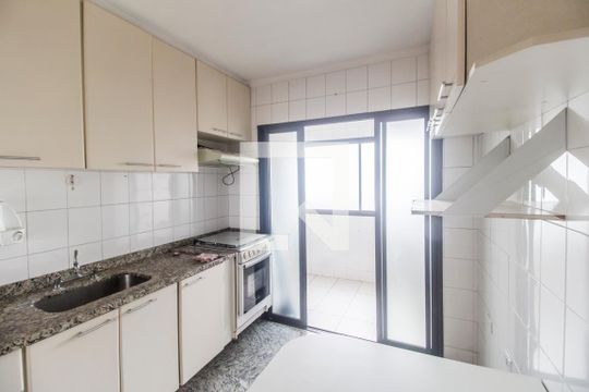 Cozinha de apartamento à venda com 3 quartos, 95m² em Jardim dos Camargos, Barueri