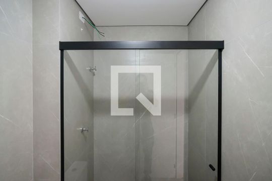 Banheiro de apartamento à venda com 2 quartos, 55m² em Vila Mussolini, São Bernardo do Campo