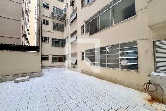 Área de serviço - vista de apartamento para alugar com 3 quartos, 150m² em Copacabana, Rio de Janeiro
