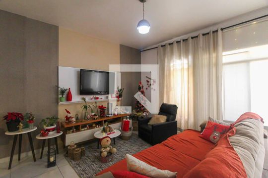 Casa à venda com 6 quartos, 500m² em Vila Ema, São Paulo