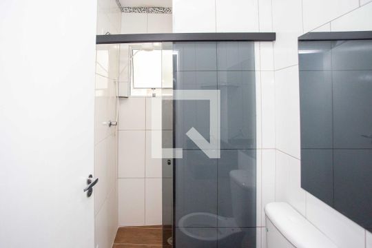 Banheiro de apartamento para alugar com 1 quarto, 45m² em Taboão, Diadema