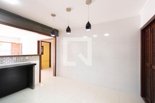 Casa à venda com 2 quartos, 86m² em Rio Branco, Canoas