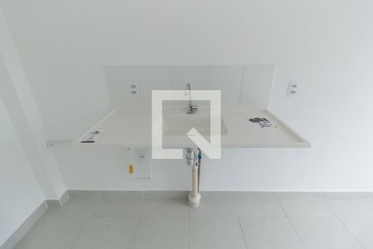 Sala/Cozinha de apartamento para alugar com 2 quartos, 32m² em Vila Carmosina, São Paulo
