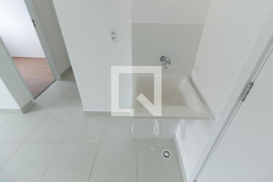 Sala/Cozinha de apartamento para alugar com 2 quartos, 32m² em Vila Carmosina, São Paulo