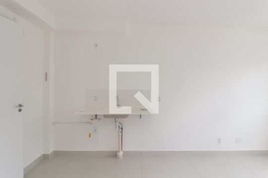 Sala/Cozinha de apartamento para alugar com 2 quartos, 32m² em Vila Carmosina, São Paulo