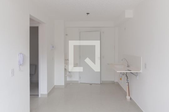 Sala/Cozinha de apartamento para alugar com 2 quartos, 32m² em Vila Carmosina, São Paulo