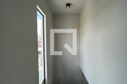 Escada de apartamento à venda com 2 quartos, 80m² em Vila Albertina, São Paulo