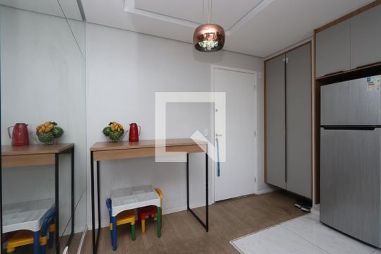 Sala de apartamento à venda com 2 quartos, 43m² em Sítio da Figueira, São Paulo