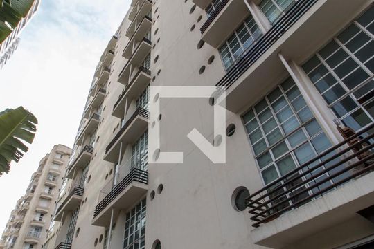 Fachada do bloco de apartamento para alugar com 1 quarto, 55m² em A Industrial, Barueri