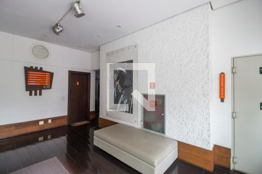 Hall de entrada de apartamento para alugar com 1 quarto, 55m² em A Industrial, Barueri