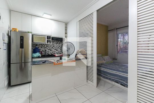 Sala - Cozinha de kitnet/studio para alugar com 1 quarto, 28m² em Vila Campanela, São Paulo
